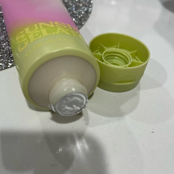 New! VS PINK! - Picture 5 of 9